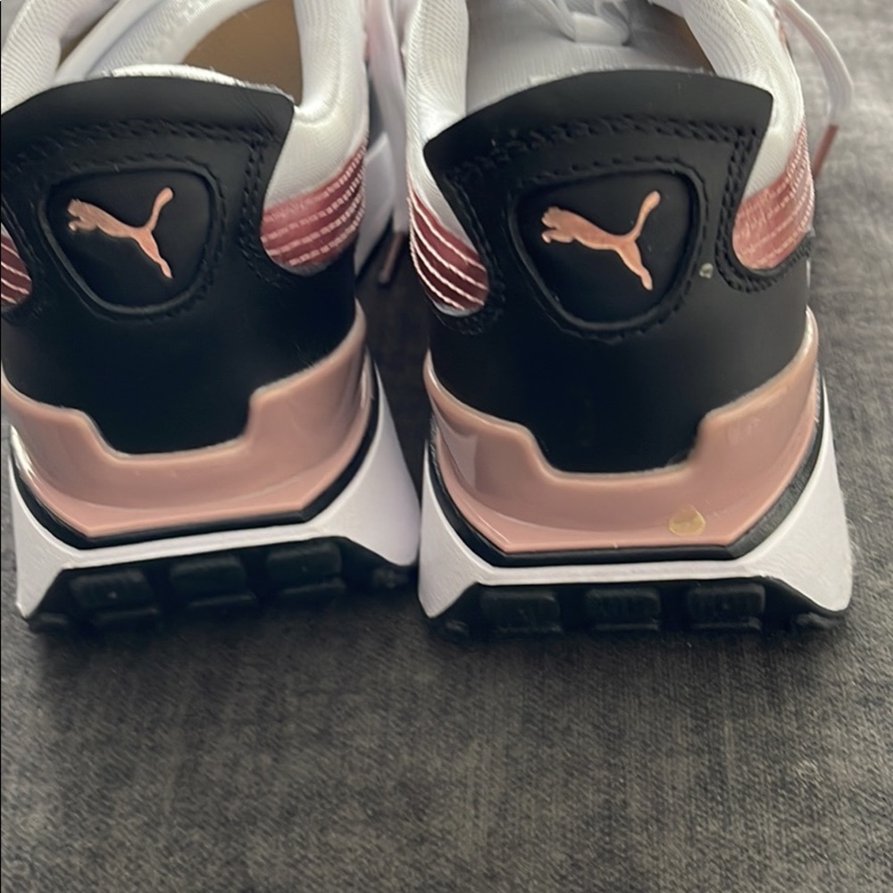 Womens Pumas